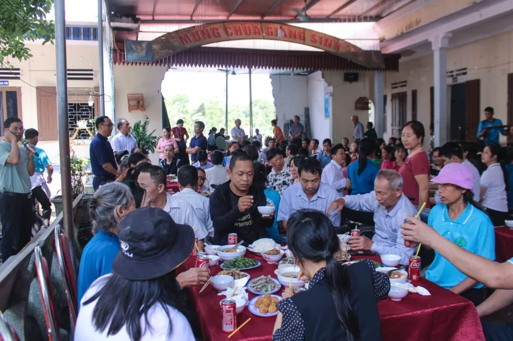 BỮA CƠM HUYNH ĐỆ - NƠI LAN TOẢ YÊU THƯƠNG VÀ SẺ CHIA