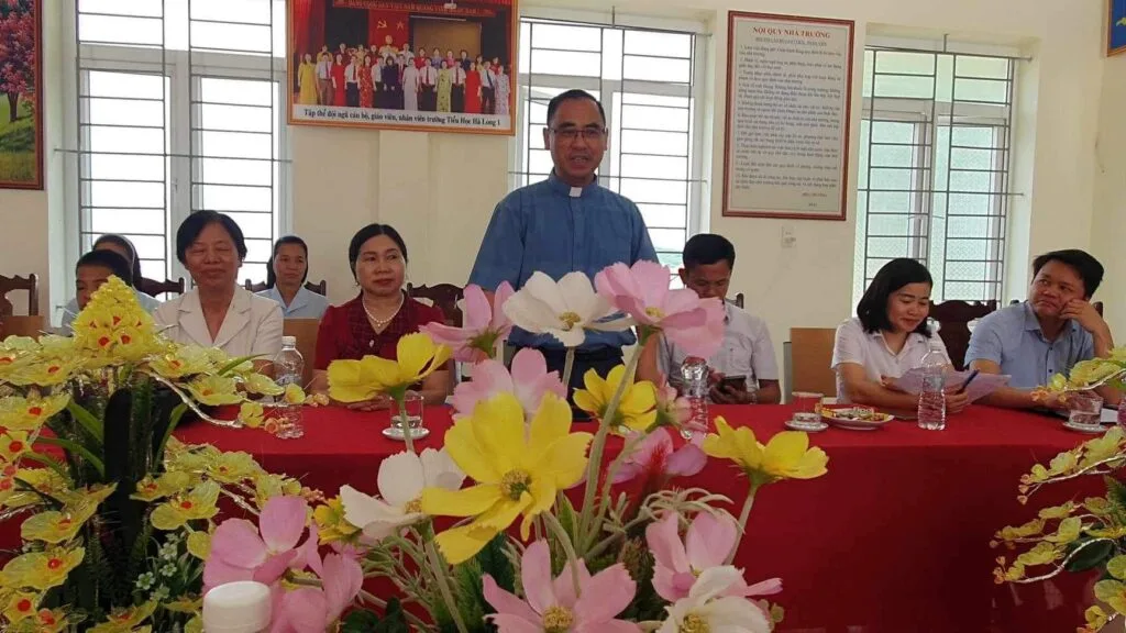 CHẮP CÁNH ƯỚC MƠ CHO CÁC EM HỌC SINH MỒ CÔI VÀ KHUYẾT TẬT TẠI XÃ HÀ LONG, HUYỆN HÀ TRUNG, TỈNH THANH HOÁ