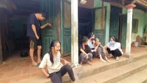 GIỌT NƯỚC MẮT LĂN DÀI TRƯỚC HOÀN CẢNH ÉO LE CỦA NGƯỜI MẸ 95 TUỔI VÀ BA CON TÂM THẦN