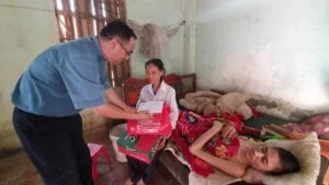 Giúp đỡ gia đình anh Nguyễn Văn Địa – một gia đình “nghèo nhất xã” tại Thạch Cẩm, Thạch Thành, Thanh Hóa