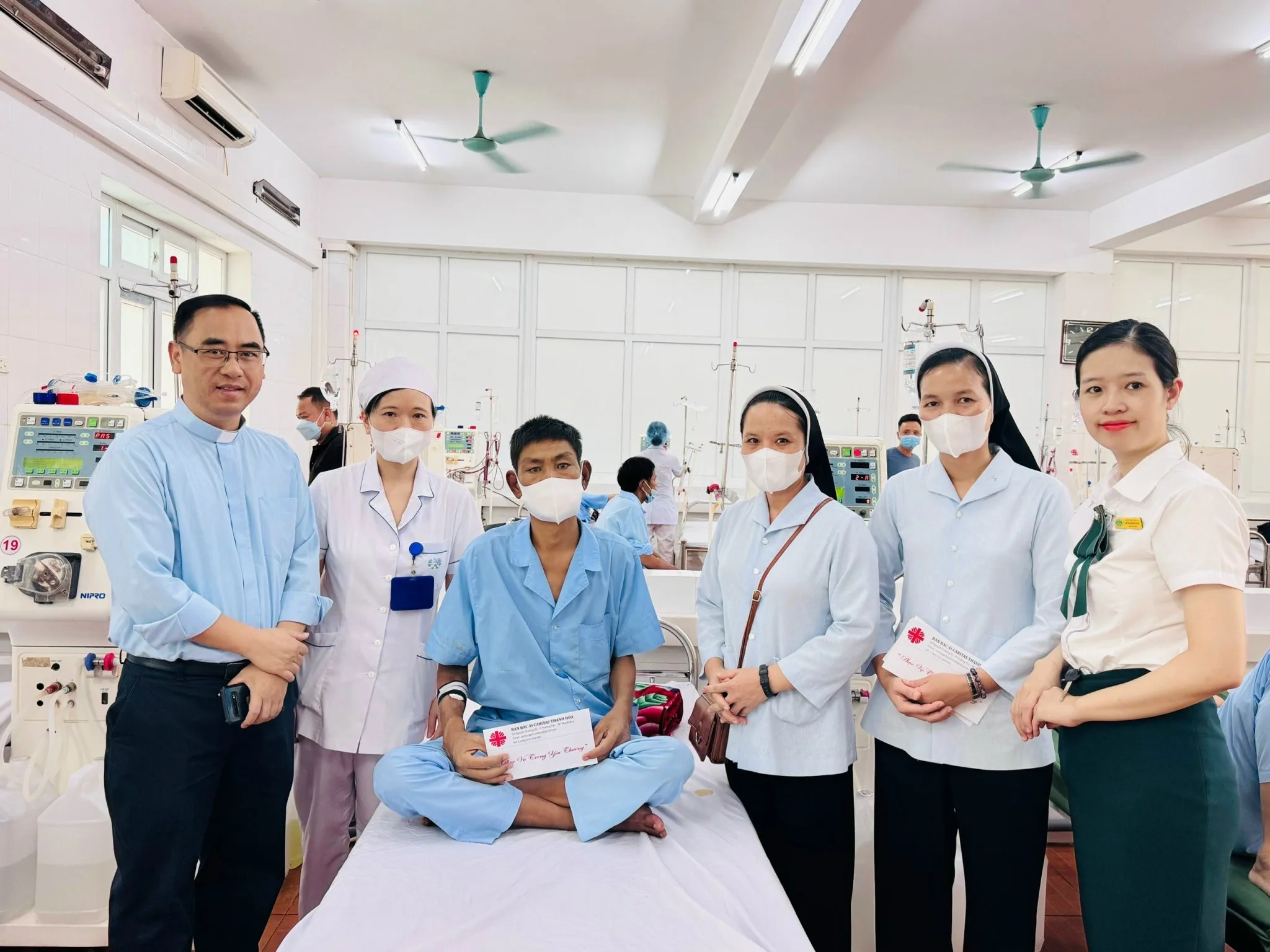 Caritas Thanh Hóa Trao Gửi Yêu Thương Tới Bệnh Nhân Lê Văn Thanh