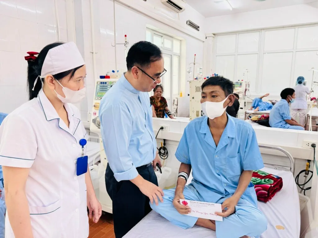 Caritas Thanh Hóa Trao Gửi Yêu Thương Tới Bệnh Nhân Lê Văn Thanh