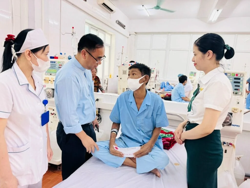Caritas Thanh Hóa Trao Gửi Yêu Thương Tới Bệnh Nhân Lê Văn Thanh