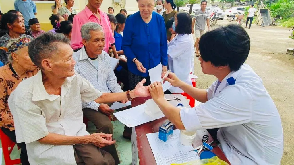 Caritas Thanh Hoá và Hội Thầy Thuốc Samaritano Mang Tình Thương Yêu Tới Giáo Xứ Dương Giao