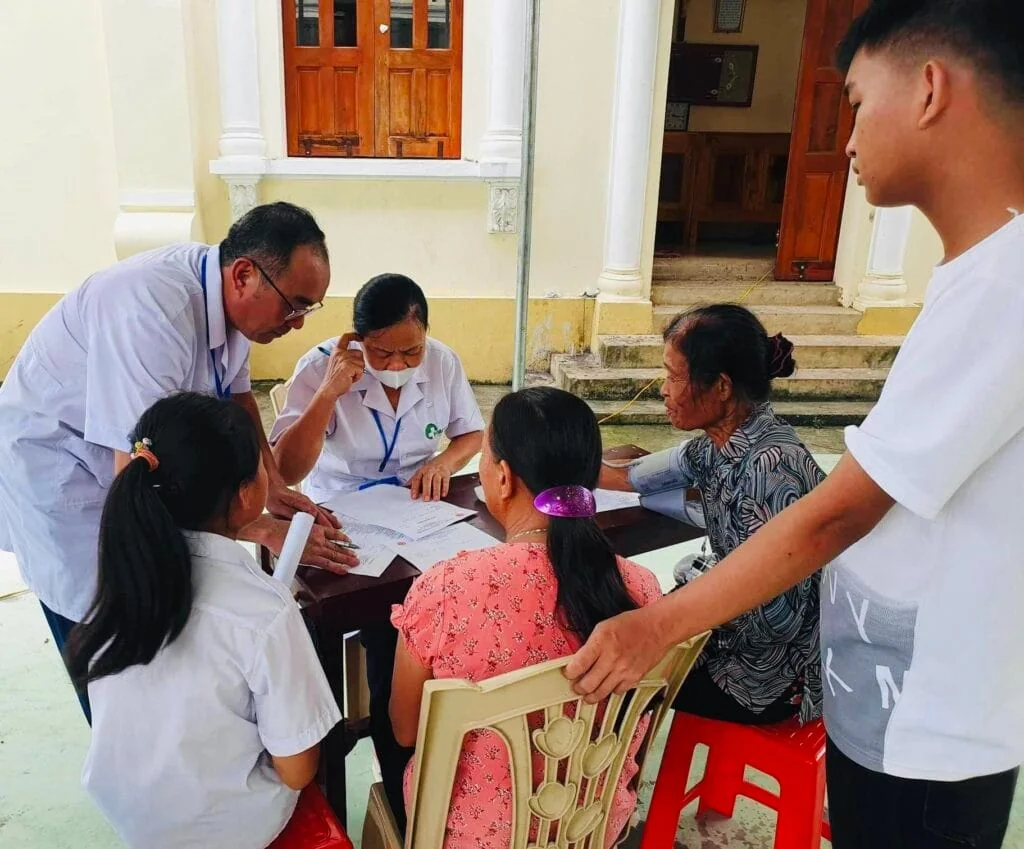 Caritas Thanh Hoá và Hội Thầy Thuốc Samaritano Mang Tình Thương Yêu Tới Giáo Xứ Dương Giao