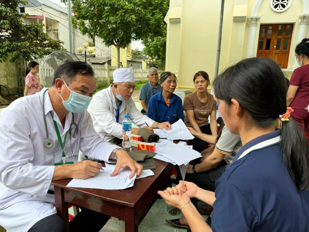 Caritas Thanh Hoá và Hội Thầy Thuốc Samaritano Mang Tình Thương Yêu Tới Giáo Xứ Dương Giao