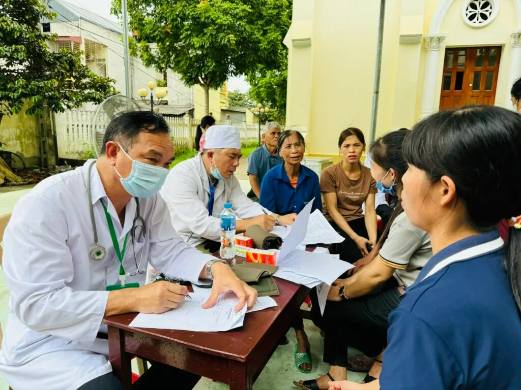 Caritas Thanh Hoá và Hội Thầy Thuốc Samaritano Mang Tình Thương Yêu Tới Giáo Xứ Dương Giao