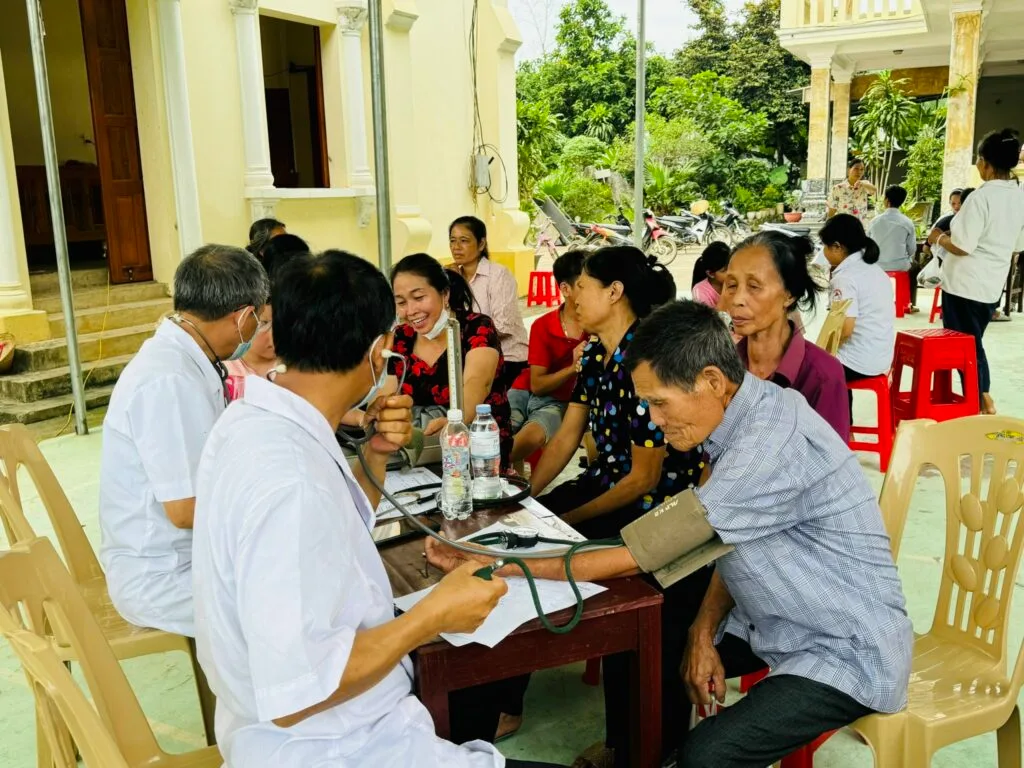 Caritas Thanh Hoá và Hội Thầy Thuốc Samaritano Mang Tình Thương Yêu Tới Giáo Xứ Dương Giao
