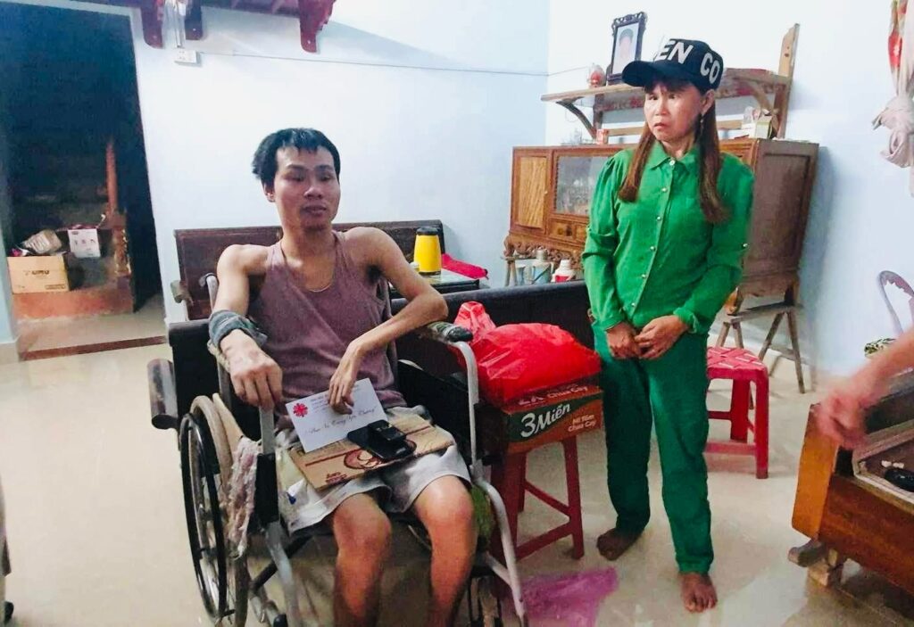 Caritas Thanh Hoá Trao Gửi Yêu Thương Đến Hai Thanh Niên Khuyết Tật