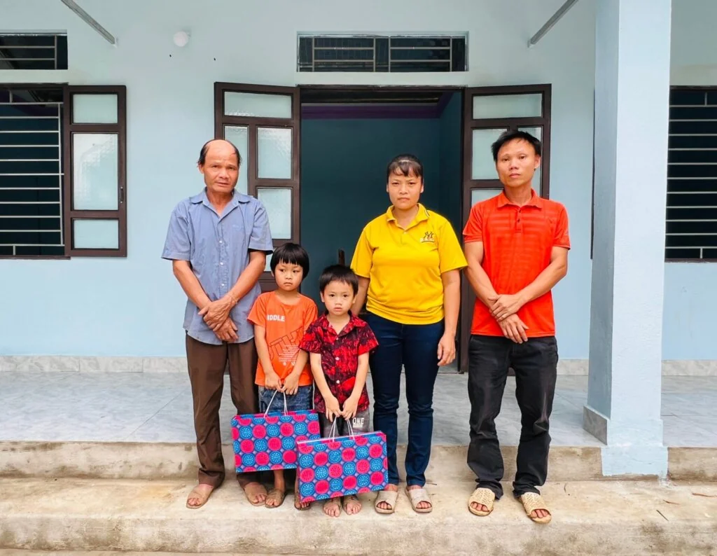 Caritas Thanh Hóa trao tặng nhà tình thương cho gia đình ông Lê Văn Dậu
