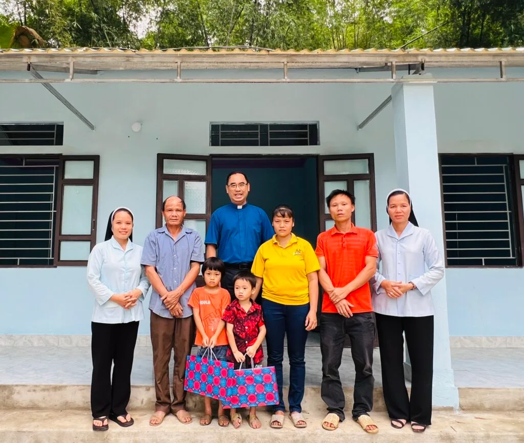 Caritas Thanh Hóa trao tặng nhà tình thương cho gia đình ông Lê Văn Dậu