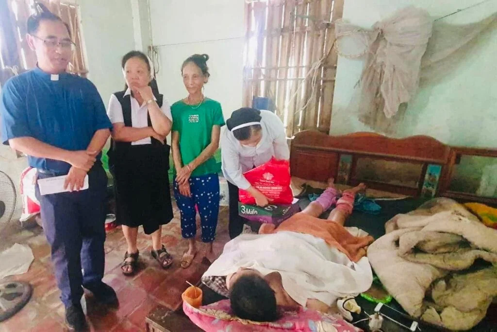 Caritas Thanh Hóa Trao Gửi Tình Thương Lần Thứ Hai Đến Gia Đình Em Nguyễn Văn Địa