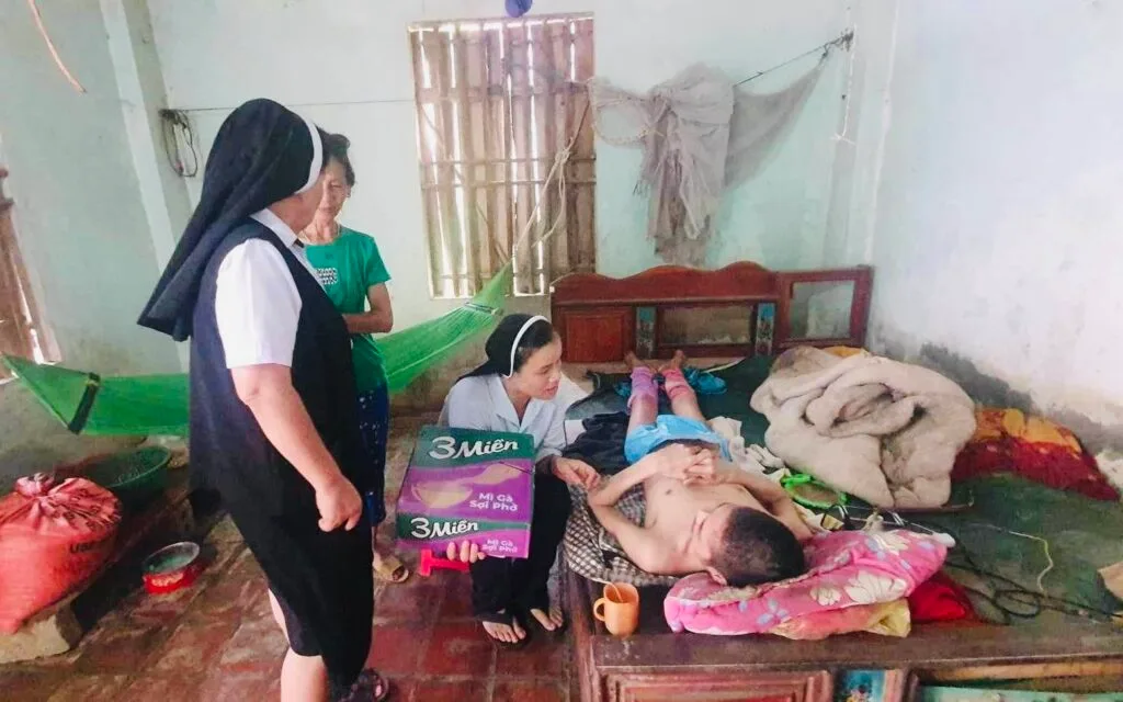 Caritas Thanh Hóa Trao Gửi Tình Thương Lần Thứ Hai Đến Gia Đình Em Nguyễn Văn Địa