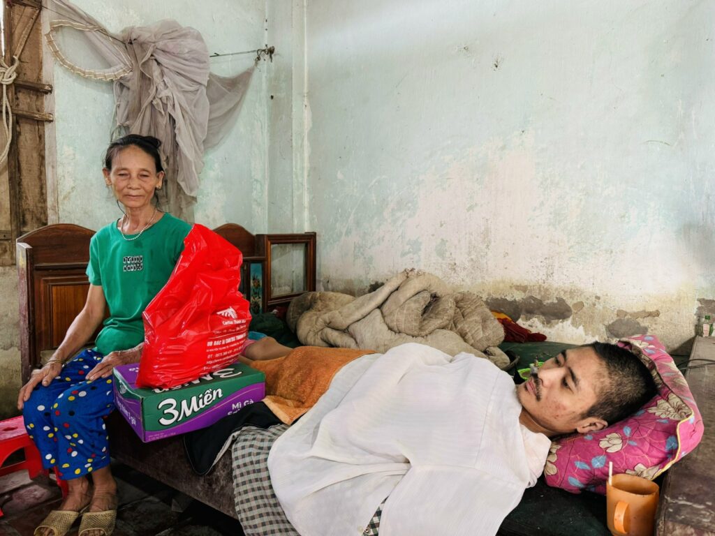 Caritas Thanh Hóa Trao Gửi Tình Thương Lần Thứ Hai Đến Gia Đình Em Nguyễn Văn Địa