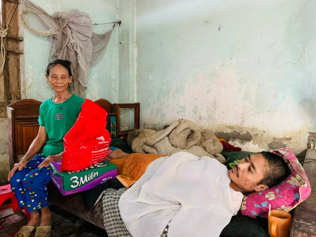 Caritas Thanh Hóa Trao Gửi Tình Thương Lần Thứ Hai Đến Gia Đình Em Nguyễn Văn Địa