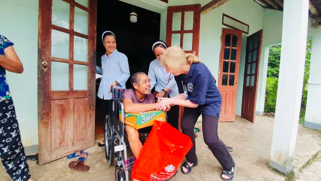 Ánh Sáng Yêu Thương Giữa Những Số Phận Nghèo Khó