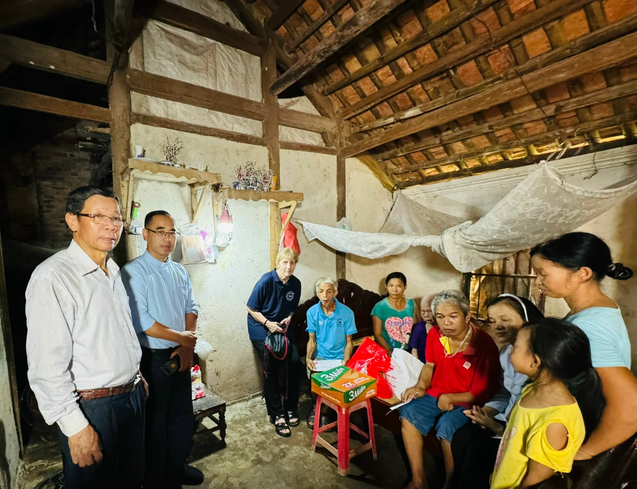 Ánh Sáng Yêu Thương Giữa Những Số Phận Nghèo Khó