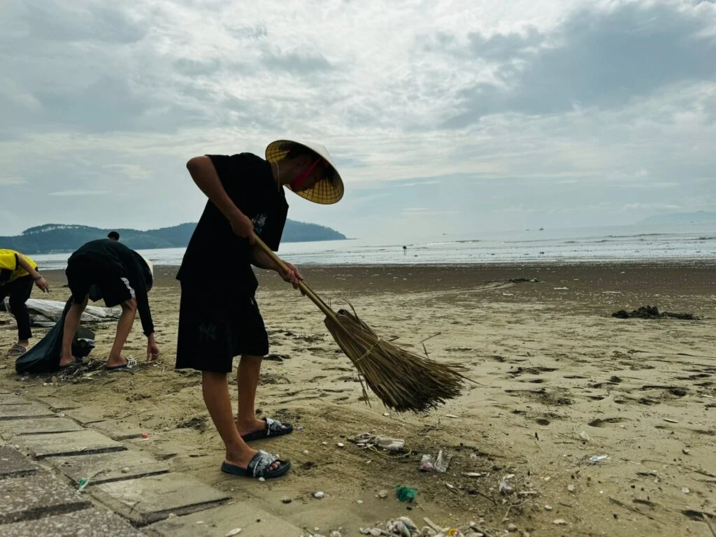 Caritas Thanh Hóa Chung Tay Bảo Vệ Môi Trường Biển Tại Ba Làng: Nỗ Lực Gìn Giữ “Ngôi Nhà Chung”