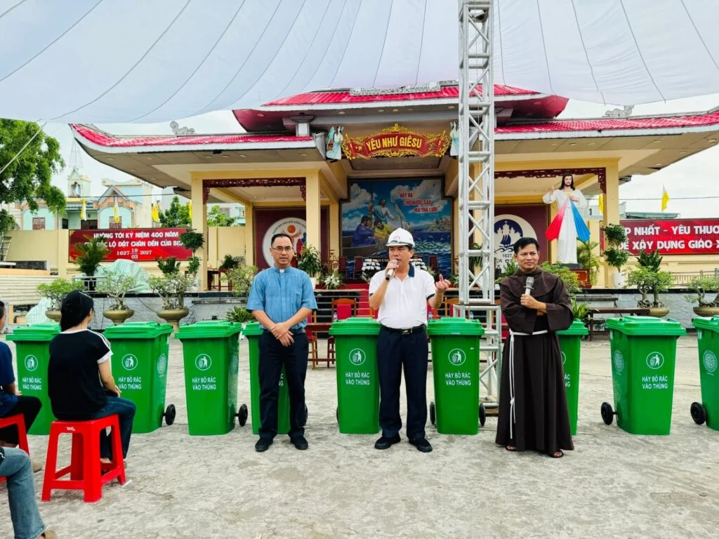 Caritas Thanh Hóa Chung Tay Bảo Vệ Môi Trường Biển Tại Ba Làng: Nỗ Lực Gìn Giữ “Ngôi Nhà Chung”