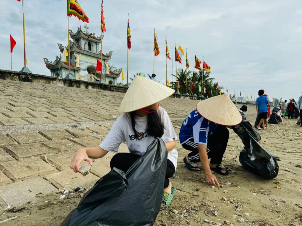 Caritas Thanh Hóa Chung Tay Bảo Vệ Môi Trường Biển Tại Ba Làng: Nỗ Lực Gìn Giữ “Ngôi Nhà Chung”