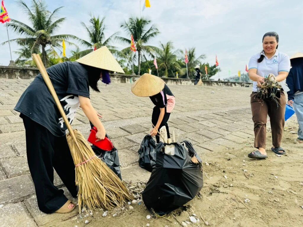 Caritas Thanh Hóa Chung Tay Bảo Vệ Môi Trường Biển Tại Ba Làng: Nỗ Lực Gìn Giữ “Ngôi Nhà Chung”