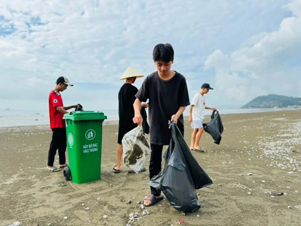 Caritas Thanh Hóa Chung Tay Bảo Vệ Môi Trường Biển Tại Ba Làng: Nỗ Lực Gìn Giữ “Ngôi Nhà Chung”