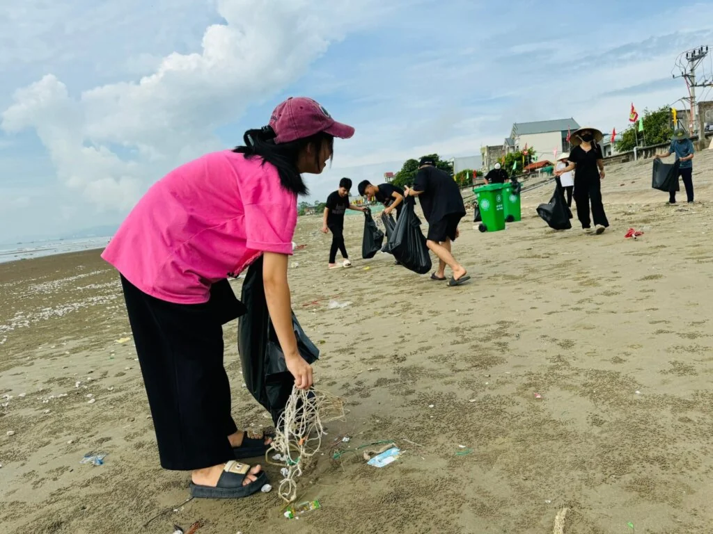 Caritas Thanh Hóa Chung Tay Bảo Vệ Môi Trường Biển Tại Ba Làng: Nỗ Lực Gìn Giữ “Ngôi Nhà Chung”