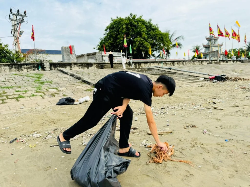Caritas Thanh Hóa Chung Tay Bảo Vệ Môi Trường Biển Tại Ba Làng: Nỗ Lực Gìn Giữ “Ngôi Nhà Chung”
