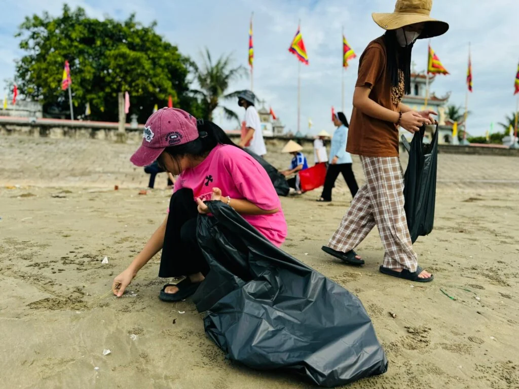 Caritas Thanh Hóa Chung Tay Bảo Vệ Môi Trường Biển Tại Ba Làng: Nỗ Lực Gìn Giữ “Ngôi Nhà Chung”