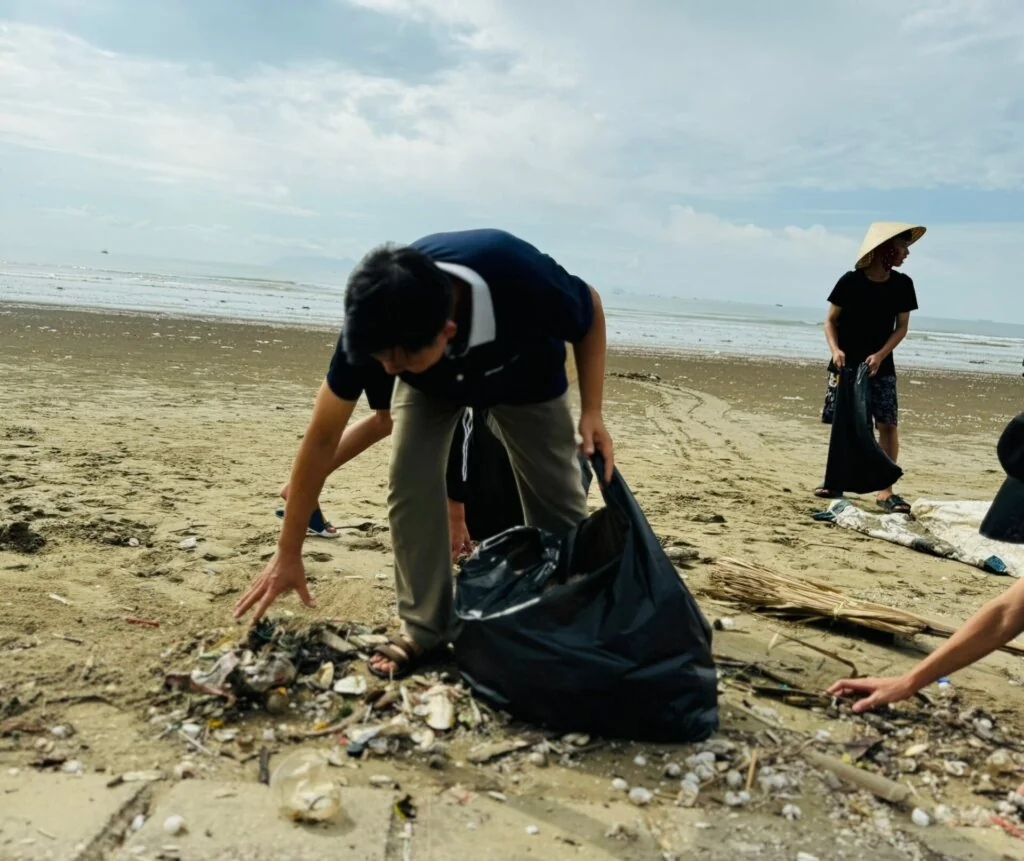 Caritas Thanh Hóa Chung Tay Bảo Vệ Môi Trường Biển Tại Ba Làng: Nỗ Lực Gìn Giữ “Ngôi Nhà Chung”