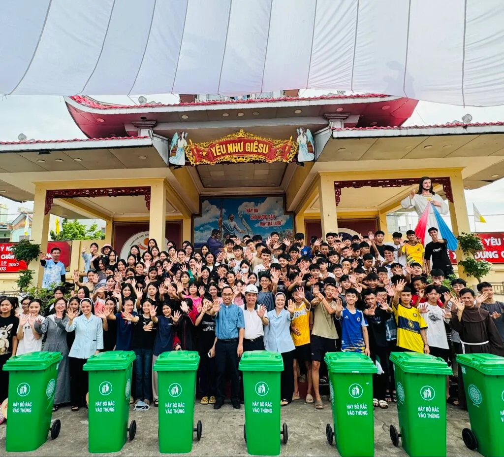 Caritas Thanh Hóa Chung Tay Bảo Vệ Môi Trường Biển Tại Ba Làng: Nỗ Lực Gìn Giữ “Ngôi Nhà Chung”