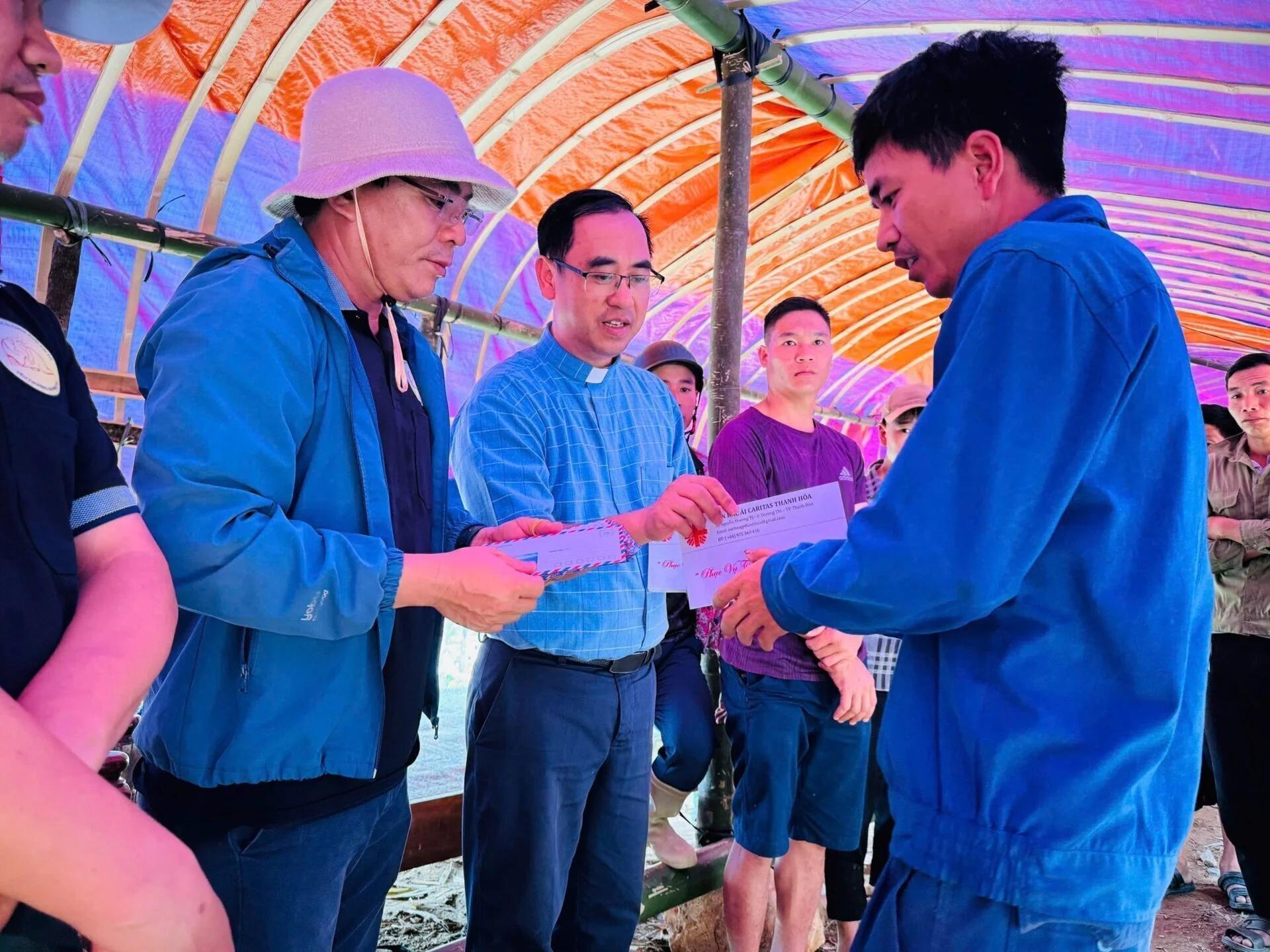 Những Tấm Lòng Vàng Giữa Mùa Giông Bão Nơi Miền Sơn Cước