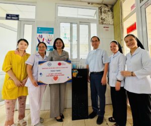 Tình Yêu Lan Toả, Ấm Áp Vỗ Về Những Mầm Sống Nhỏ Bé