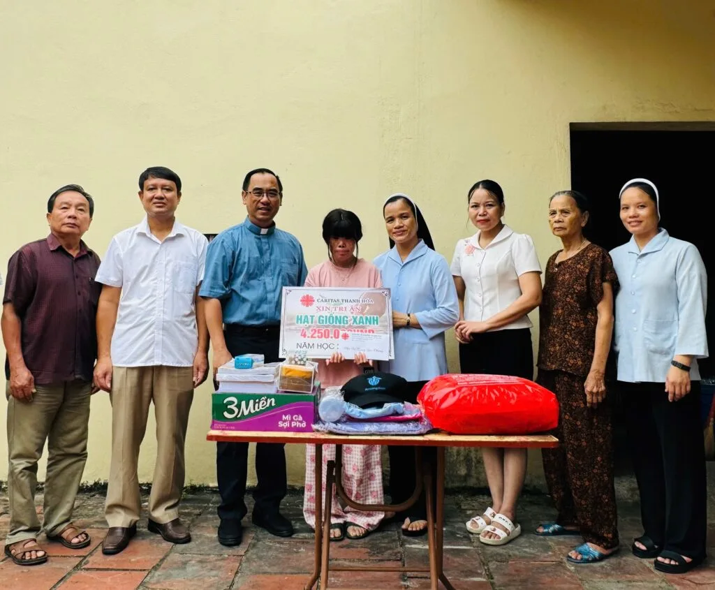 Chúng tôi tin rằng, với sự giúp đỡ của cộng đồng, các em sẽ có cơ hội được đến trường, được học tập và phát triển bản thân. Từ những "hạt giống xanh" nhỏ bé này, chúng ta cùng nhau xây dựng một tương lai tươi sáng hơn cho các em.Chúng tôi kêu gọi các tổ chức, cá nhân, doanh nghiệp cùng chung tay đóng góp để chương trình học bổng "Hạt giống xanh" ngày càng phát triển, giúp đỡ được nhiều em học sinh có hoàn cảnh khó khăn hơn nữa. Mỗi sự đóng góp dù nhỏ bé đều có ý nghĩa rất lớn, giúp các em có cơ hội được đến trường, được học tập và thực hiện ước mơ của mình.