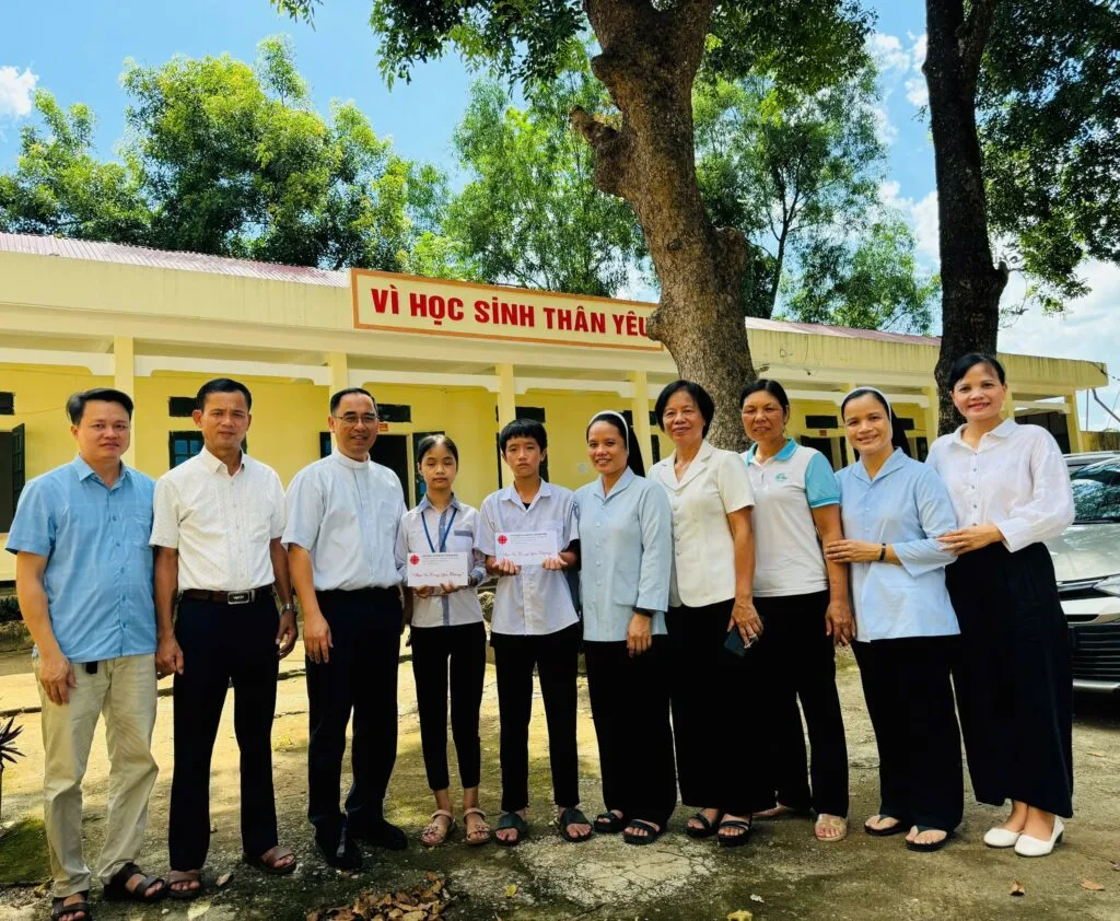 Hạt Giống Xanh Đâm Chồi Trong Khó Khăn