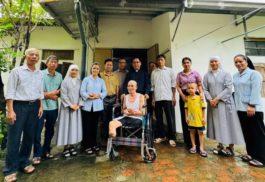 Sau Cơn Bão, Tình Người Càng Ấm Áp