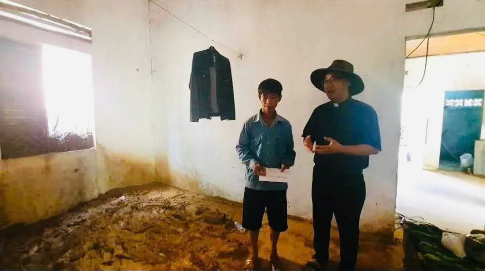 Gánh Nặng Cuộc Đời Và Tia Hy Vọng Le Lói