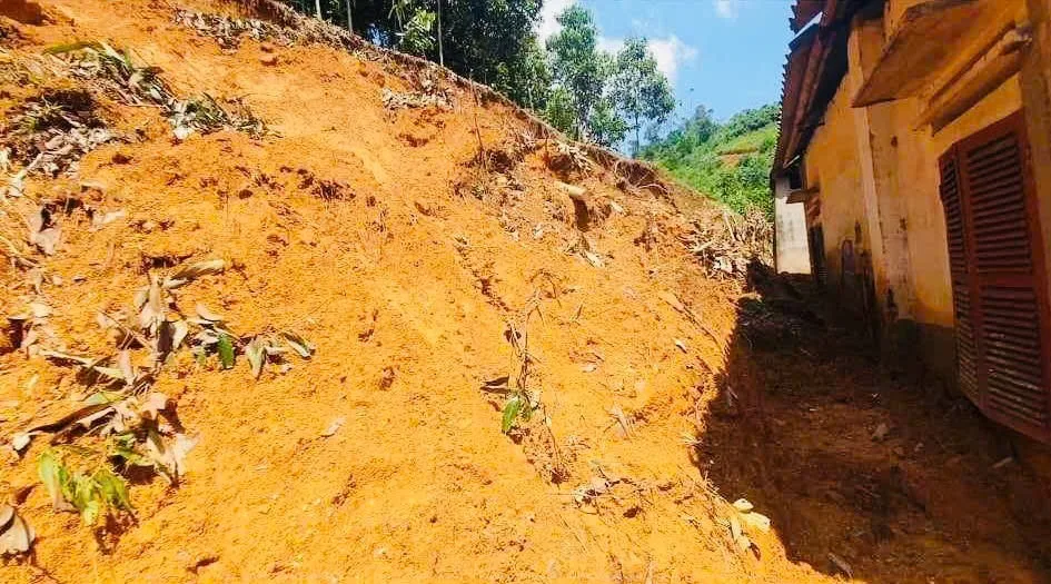 Gánh Nặng Cuộc Đời Và Tia Hy Vọng Le Lói