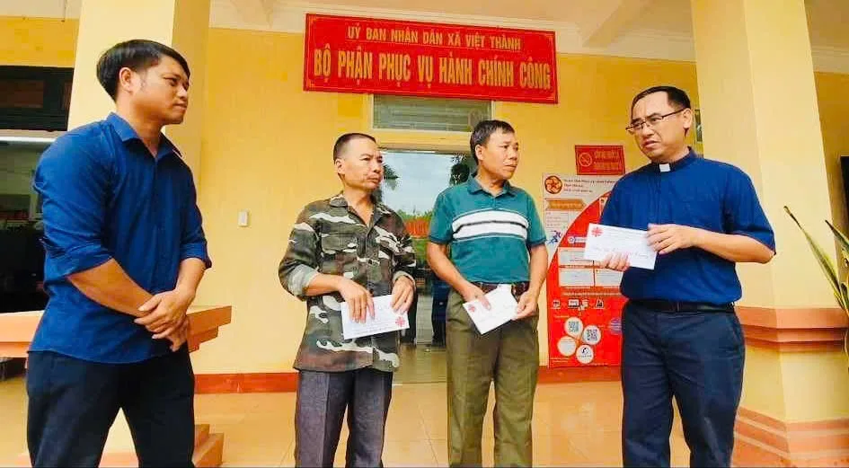 Bão Quét Qua, Số Phận Éo Le Của Gia Đình Anh Huấn