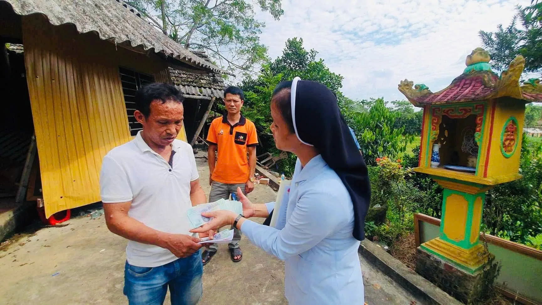 Những Tấm Lòng Vàng Giữa Cơn Bão Số 3