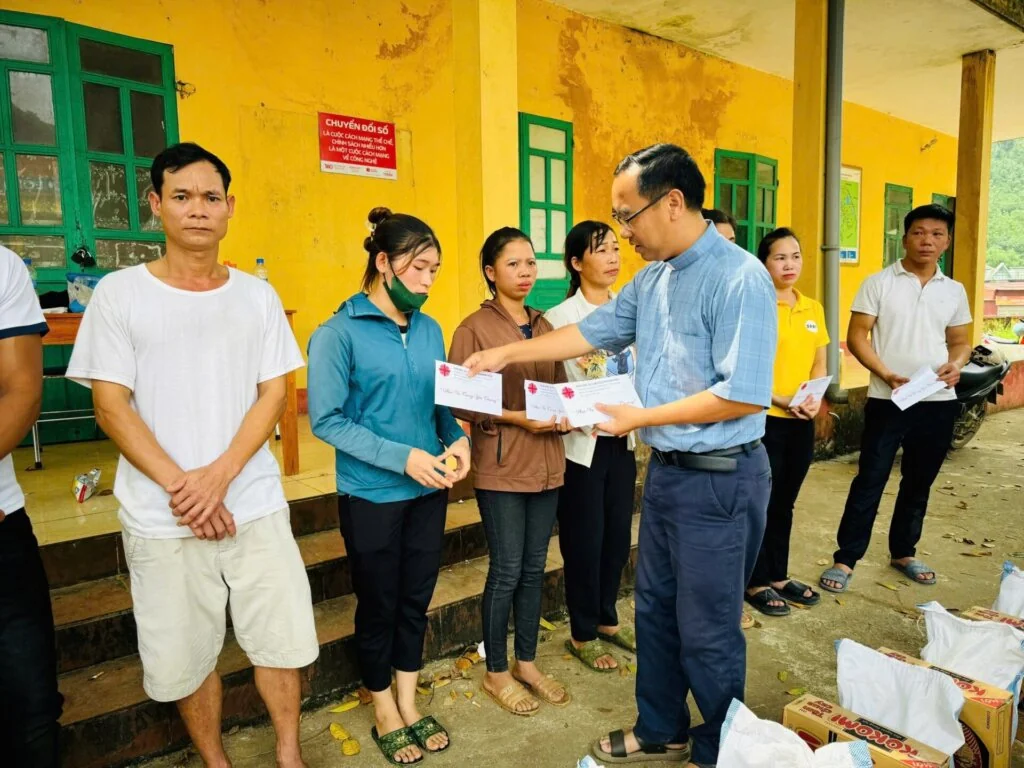 Khi Tình Người Vượt Qua Thảm Họa