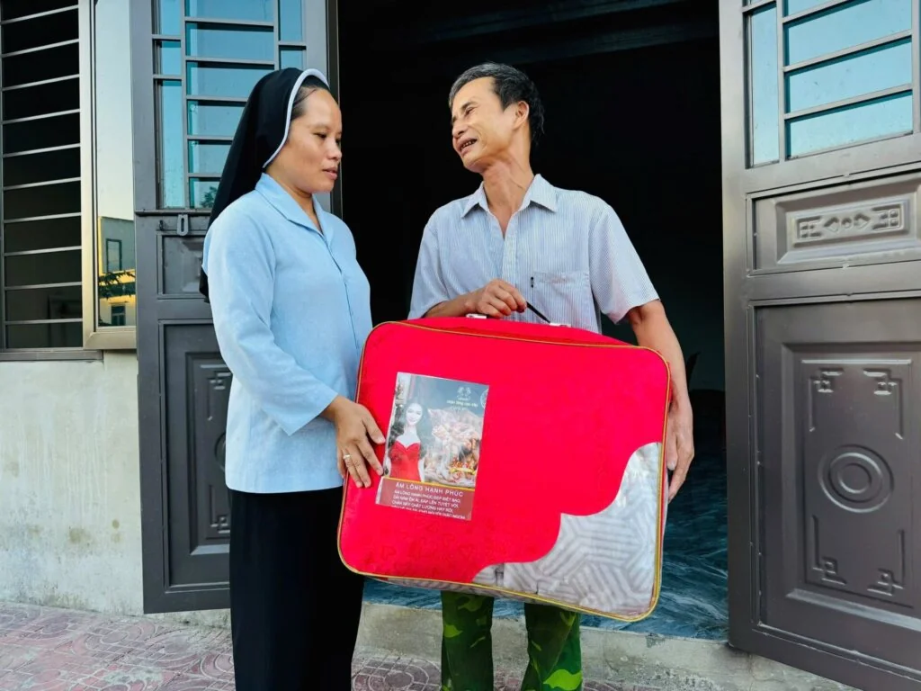Từ Con Thuyền Lênh Đênh Đếm Mái Ấm Vững Chãi