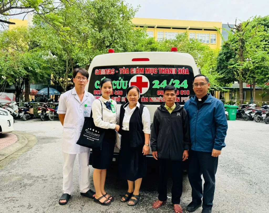 Những Số Phận Đan Xen Trong Cái Nghèo