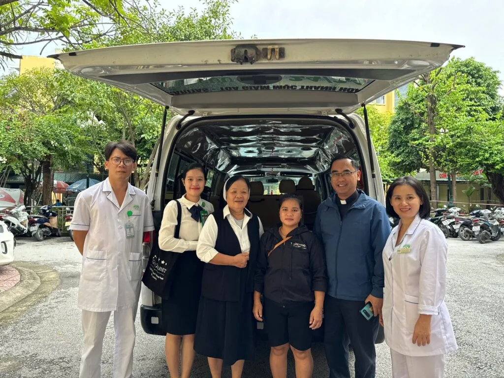 Những Số Phận Đan Xen Trong Cái Nghèo