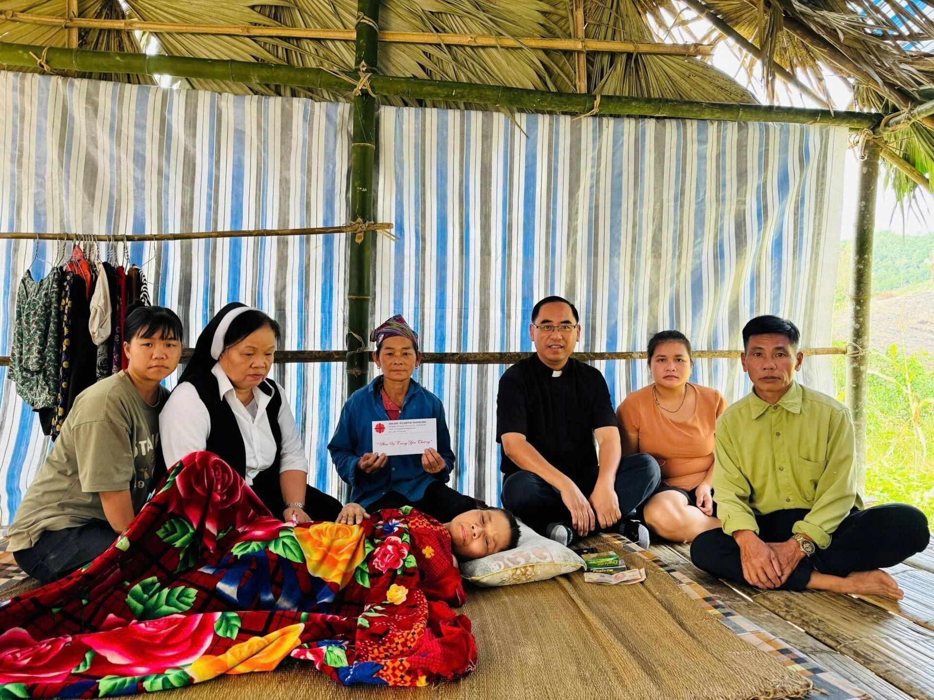 Những Số Phận Đan Xen Trong Cái Nghèo
