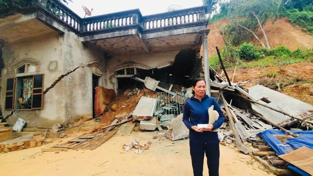 Mưa Lũ Tàn Khốc Và Những Tấm Lòng Vàng