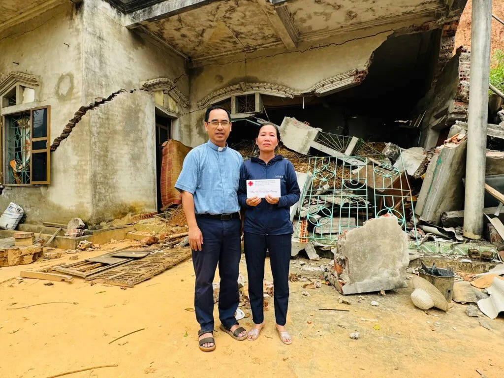 Mưa Lũ Tàn Khốc Và Những Tấm Lòng Vàng