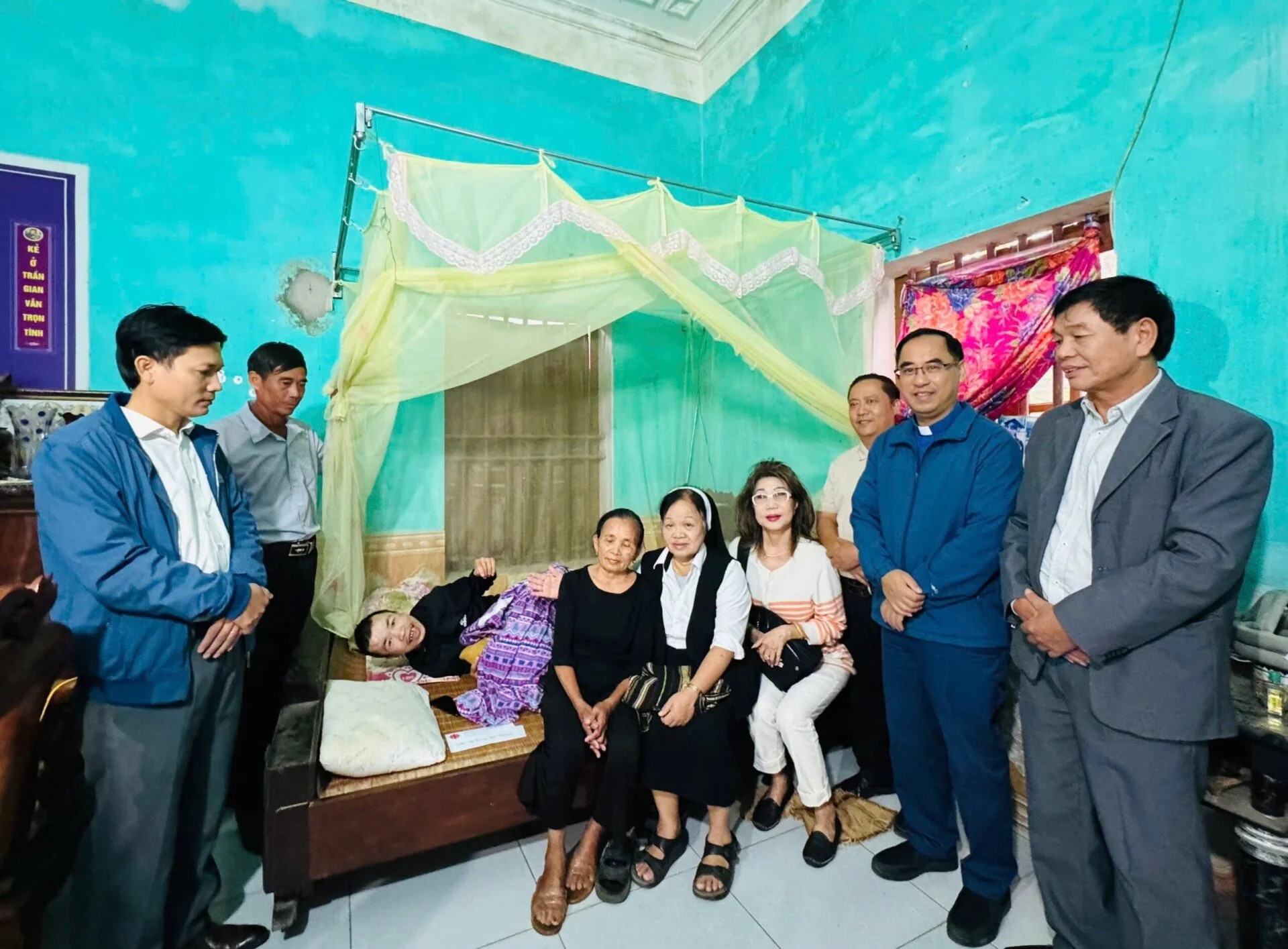 Tình Người Sưởi Ấm Cuộc Sống Khó Khăn