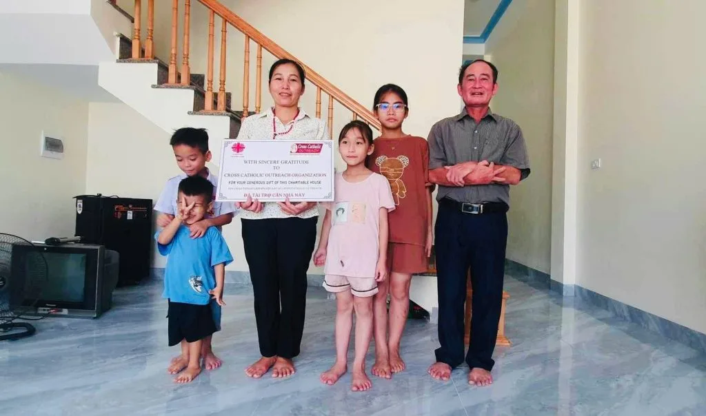 Ngôi Nhà Tình Thương Giữa Dòng Đời Nổi Trôi