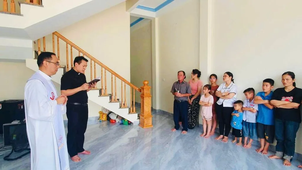 Ngôi Nhà Tình Thương Giữa Dòng Đời Nổi Trôi